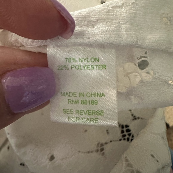 Lilly Pulitzer white top in Medium. Zip back. EUC. Absolutely beautiful - Picture 10 of 10